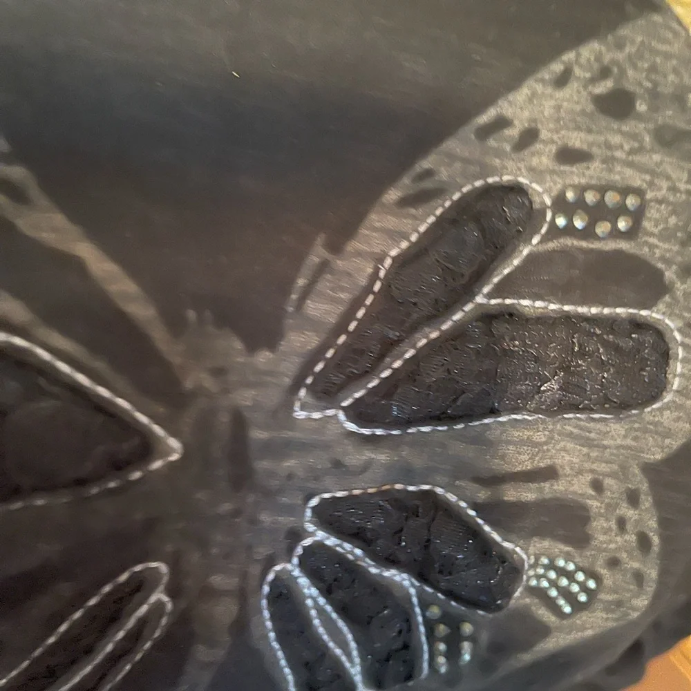 Black top with butterfly. Size 18/20. - Picture 4 of 6